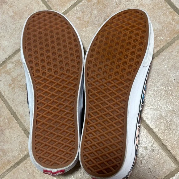 Vans Women’s or Men’s Peanuts Print Slip-On Sneakers - Multicolor - Picture 7 of 7